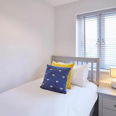 Host & - Jet @ Spa Well * Whitby